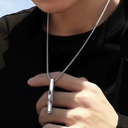 "Collar con colgante minimalista de acero inoxidable trenzado para hombre"