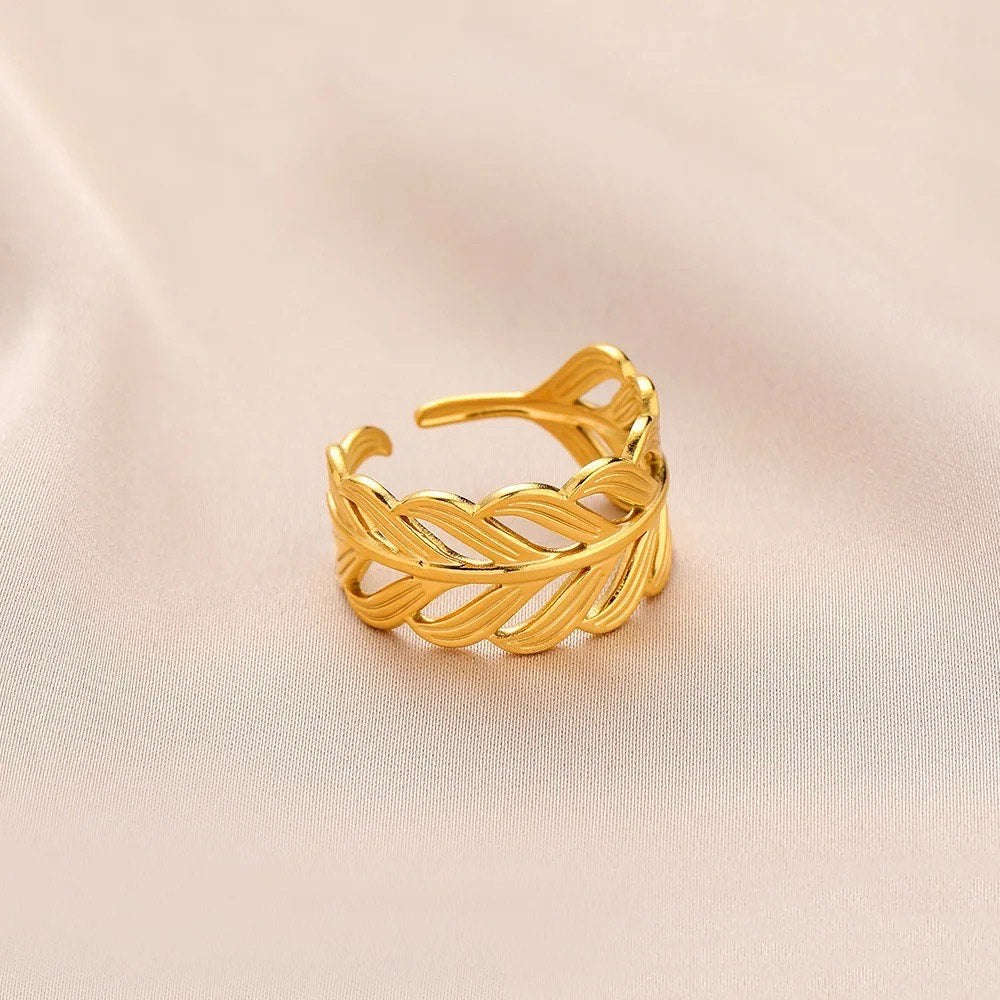 Open Leaf Surround Ring
