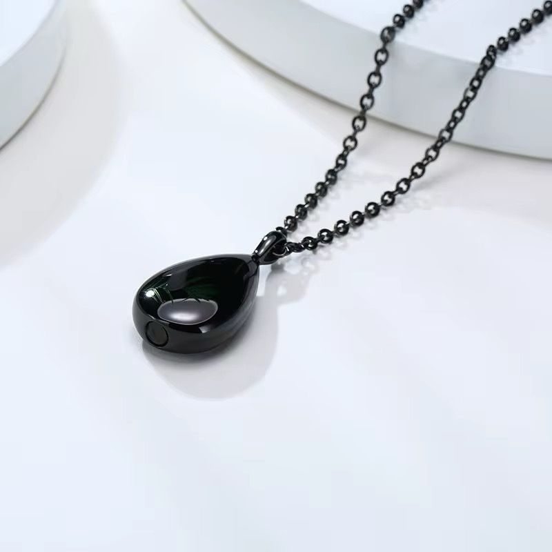 Personalized Teardrop Pendant Necklace
