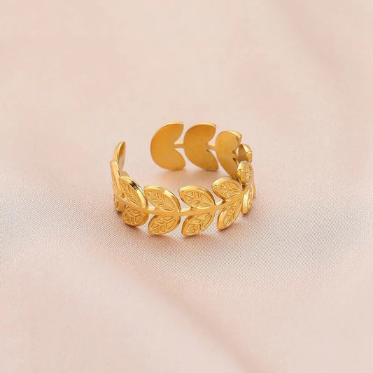 Open Leaf Surround Ring
