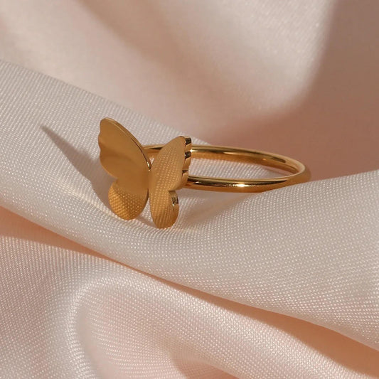 "Elegante anillo de mariposa de acero inoxidable"